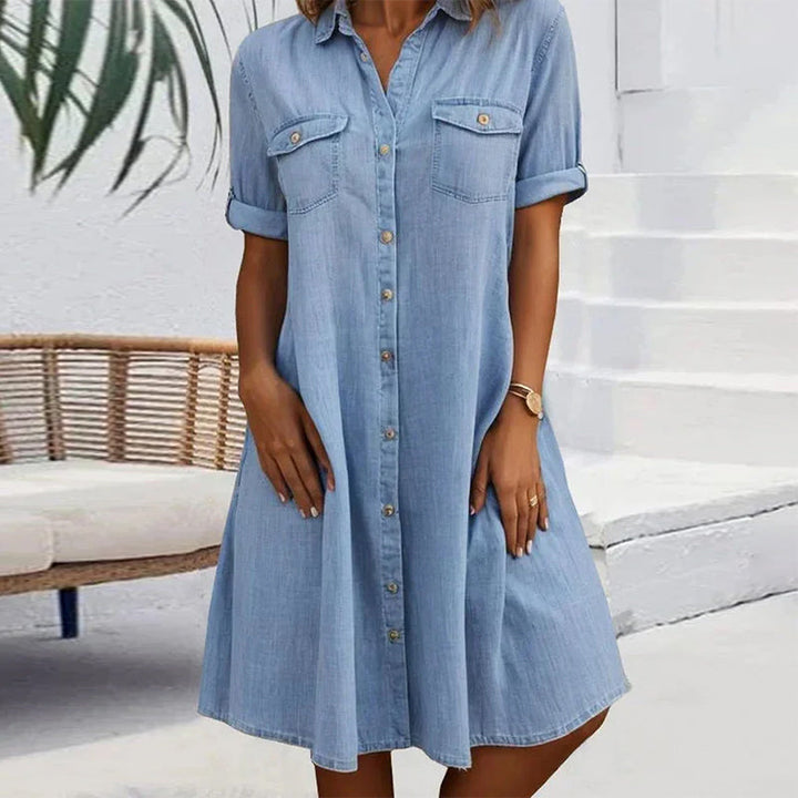 Short-sleeved midi dress with sturdy button closure